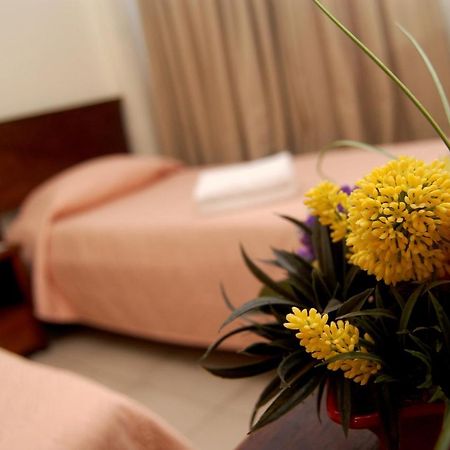 Isabel Suites Laoag Buitenkant foto