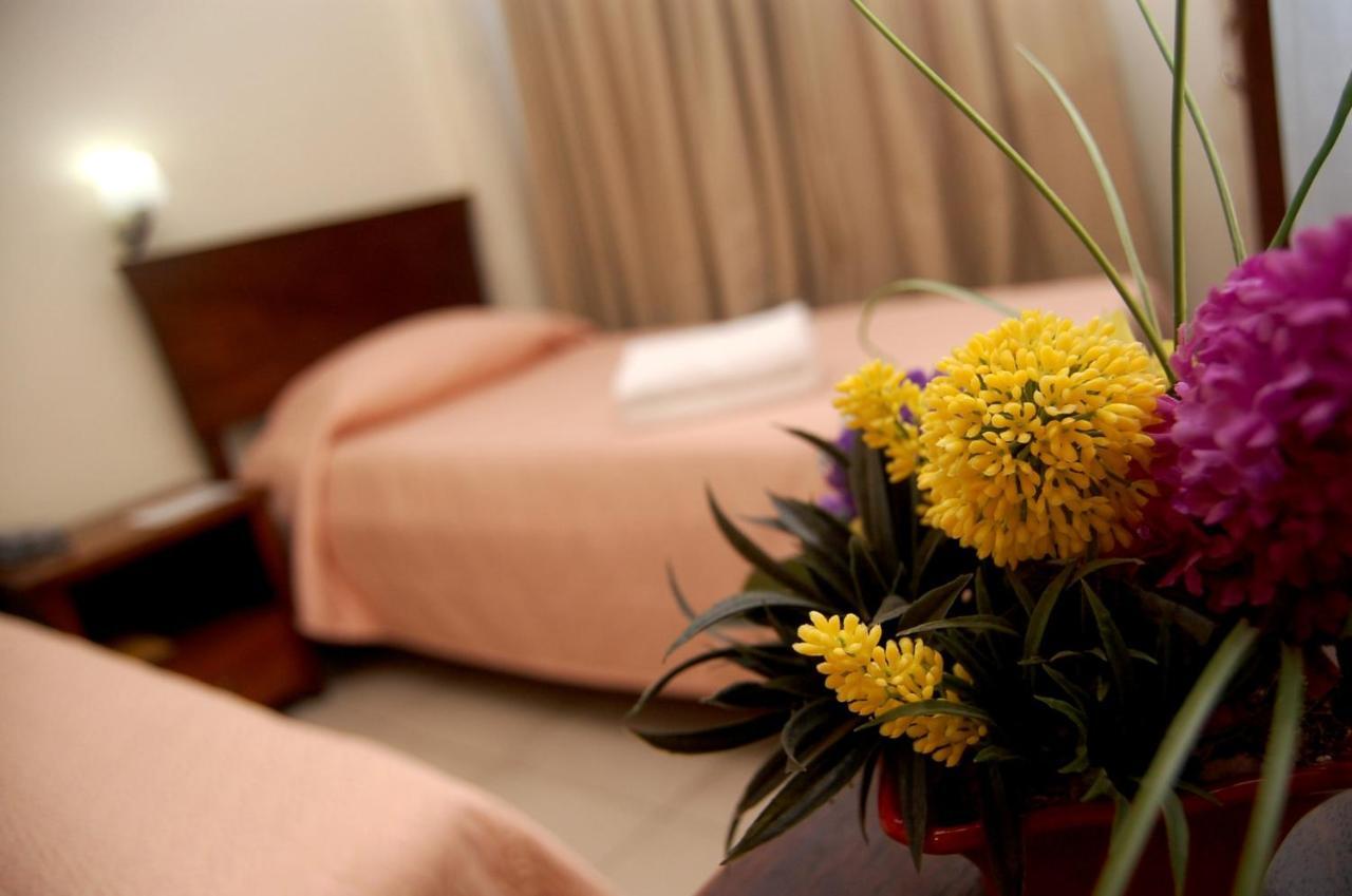Isabel Suites Laoag Buitenkant foto