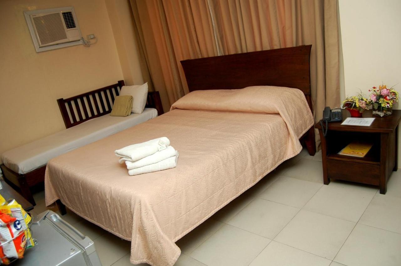 Isabel Suites Laoag Kamer foto